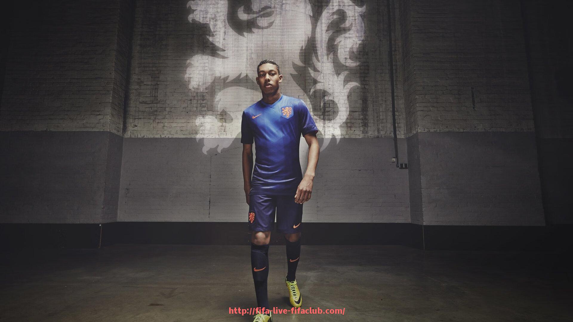 世俱杯直播-围绕世俱杯银球制使用的争议与国际足联官方立场解析